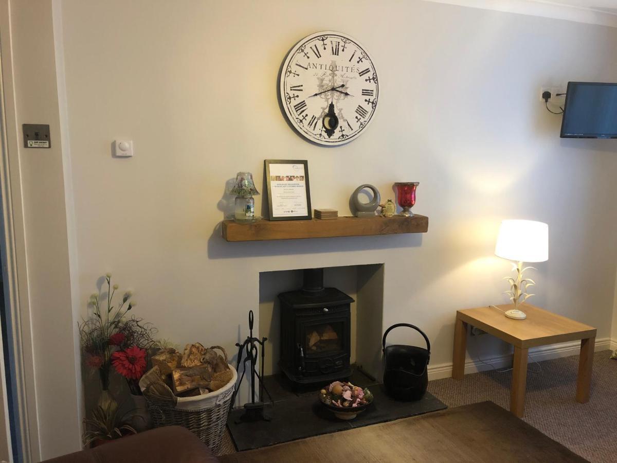 Ponderosea Cottage Free Gated Parking M1 & City Location, Wood Stove Lisburn Exterior foto